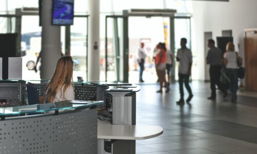 АДМИНИСТРАТОР В ХОТЕЛ